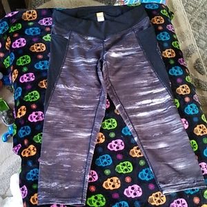 Lucy  tech  leggings.